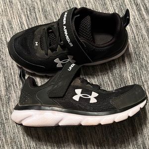 Boys under armour tennis shoes, GUC.